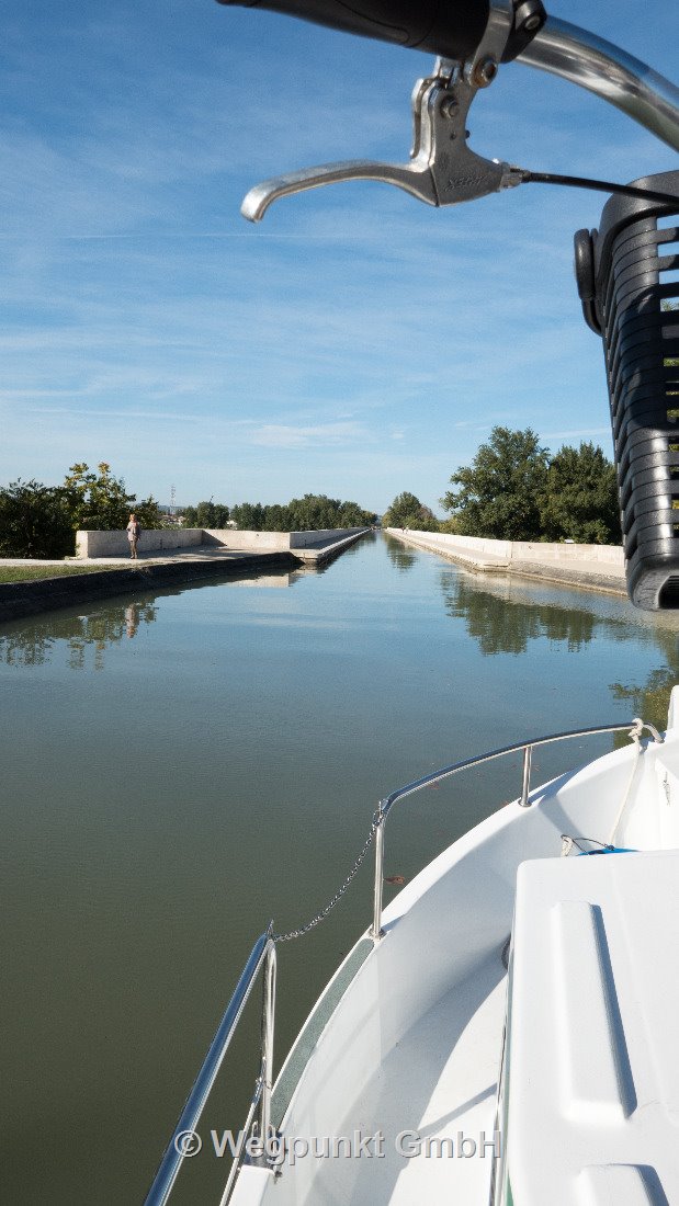 Richtung Wasserbrücke über die Garonne